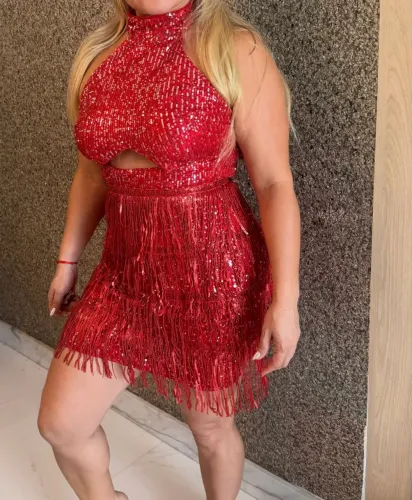 Vestido Vermelho Luxuoso Com Paêtes e Franja.