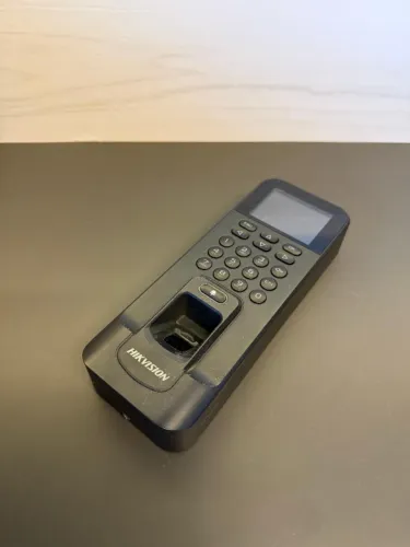 Controle de Acesso Biométrico Hikvision (DS-K1T804)