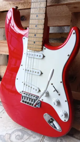 Guitarra Stratocaster Austin para iniciantes/intermediário(barata)