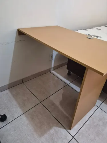 Escrivaninha retrátil