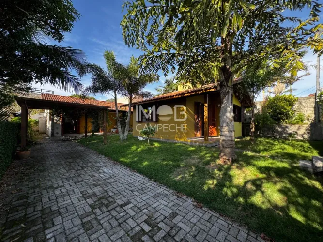Imóvel com duas casas em terreno de 410m² a apenas 50m da praia - Campeche - Florianópolis