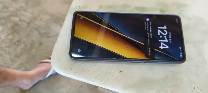 Celular poço x6 semi novo sem arranhões com 512 gb 12 de RAM versão topada.