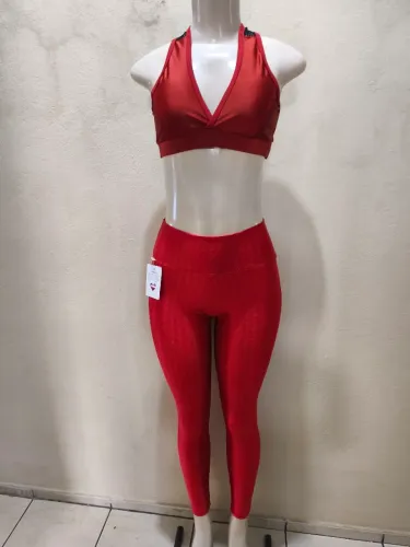 Vendo roupas Fitnnes, legging, tops poliamida Tamanho M e G.