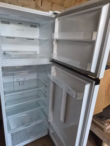 Vende se geladeira
