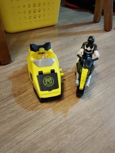 CARRINHOS E BONECOS POWER RANGERS E BATMAN