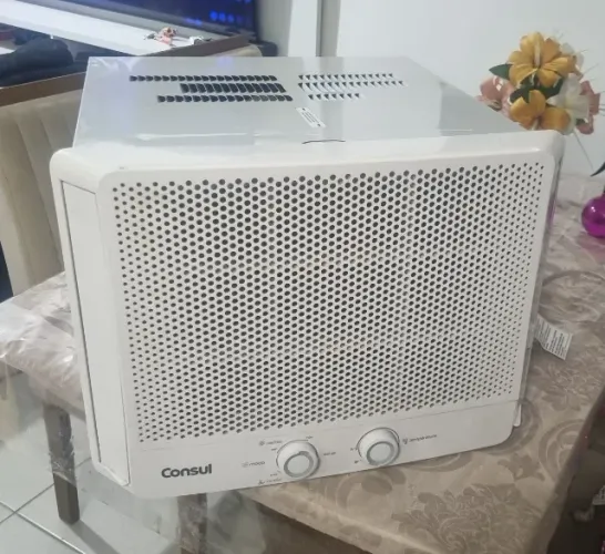 Ar-condicionado Janela 10.000 BTUs Consul Pouco tempo de uso está muito novo