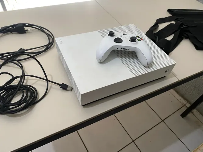 Vende-se Xbox one S