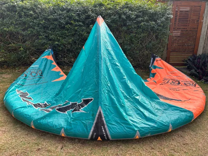 Kitesurf Naish Boxer tam 12 ano 2020 com barra