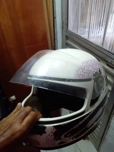 Capacete honda branco semi novo