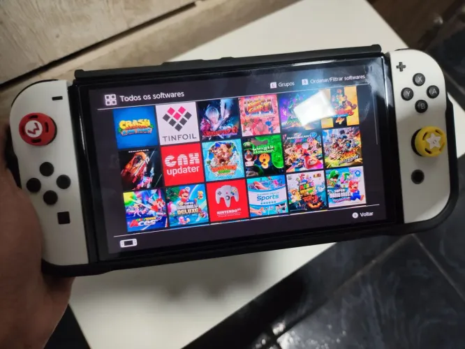 Nintendo switch oled desbloqueado 256gb semi novo com 20 poucos jogos na memória.