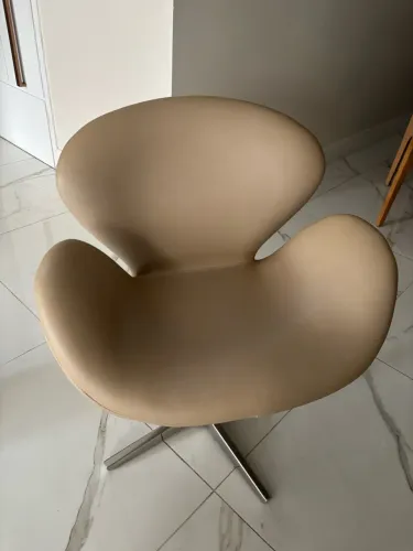 Cadeira Swan giratória
