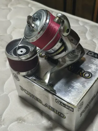 E molinete para surf casting o nome desse estilo de pesca , longos arremessos