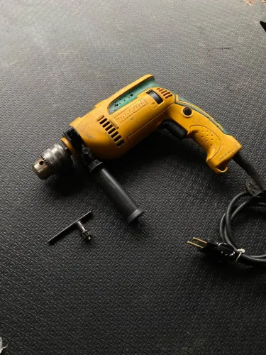 Furadeira Makita 680w 220v