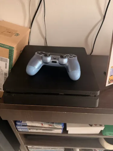 Playstation 4 em ótimo estado