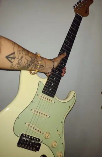 Guitarra Stratocaster 