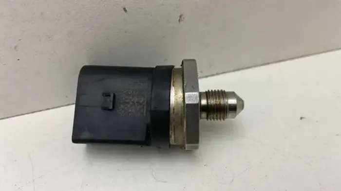 Sensor De Pressão Combustível Bmw X1 2.0 2010 0261545072