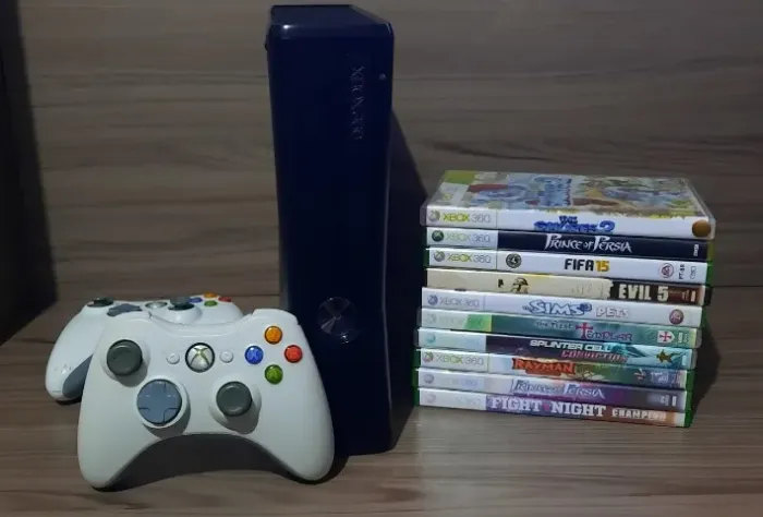 Xbox 360 Slim + 2 Controles + 10 Jogos