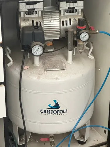 Compressor odontológico Cristofoli 38L