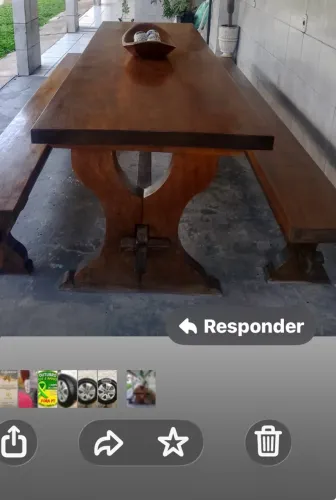 Vende-se lindo jogo de mesa e bancos em jatobá.