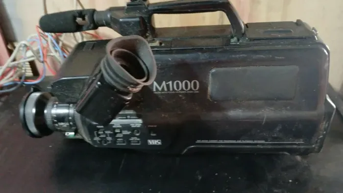 Panasonic M1000 (NV-M1000) ? Câmara VHS de Ombro