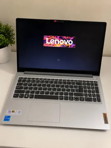 Notebook Lenovo Ideapad 1I Core i3 256GB 8GB RAM Tela 15.6" Cinza