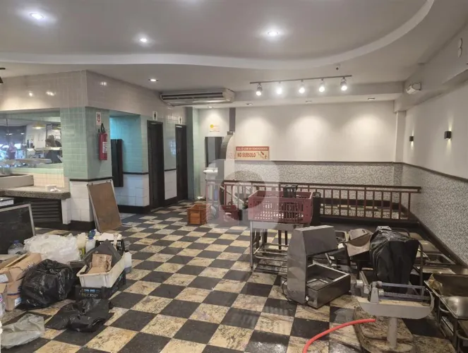 Loja Comercial 279m² no Centro RJ | Ex-Restaurante + Subsolo Amplo!