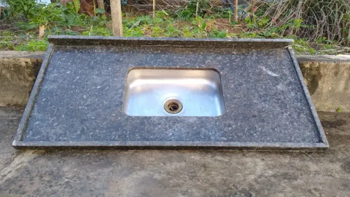 Pia de mármore/granito com cuba em inox vendo (favor ler anúncio)