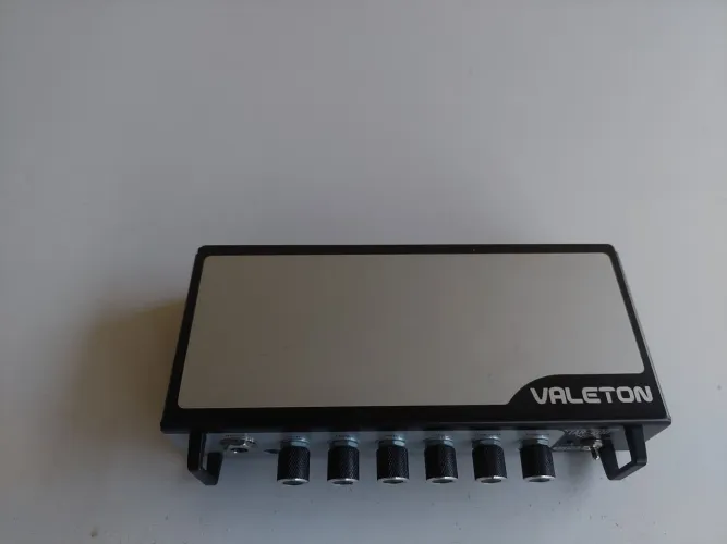 Amplificador Valeton Asphalt b20 com chorus 