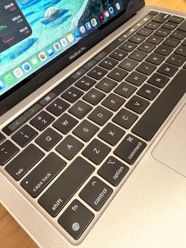 MacBook Pro M2 13" 512GB | 8GB RAM | Carregador Original | Bateria 89%