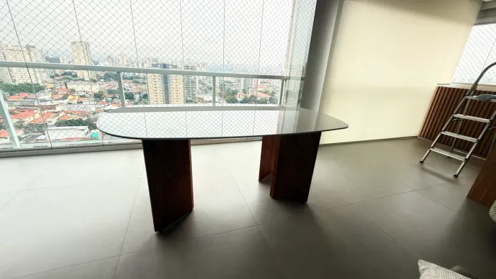 Mesa orgânica pés de madeira maciça 