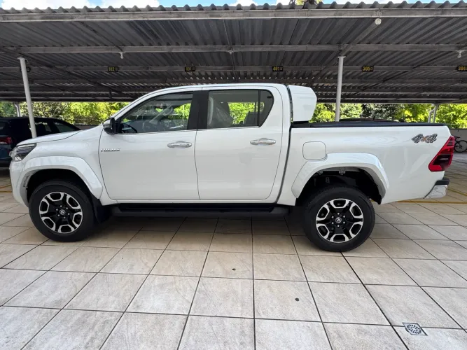 Toyota Hilux CD SRX Plus 4X4 2.8 TDI Die. Aut. 2025