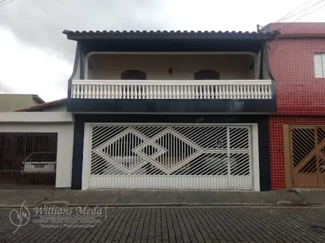 "Encantadora Casa Assobradada a Venda com 3 Dormitórios, 1 Suíte, Ampla Varanda e 3 Vagas 