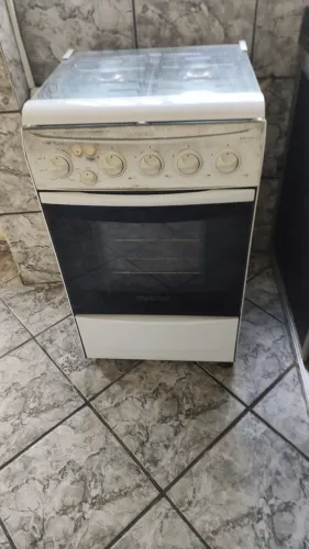 Vendo um fogão de quatro bocas, cor branco, acendimento automático, funcionando .