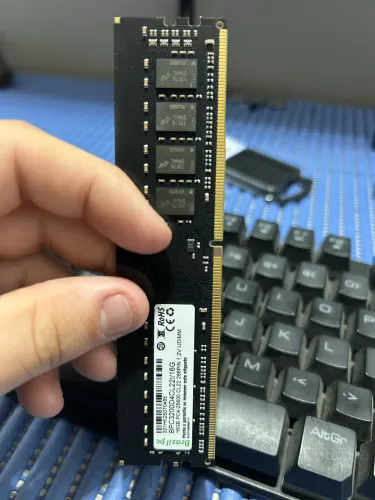 memória RAM Brazil PC 16GB DDR4 3200MHz para computador desktop.