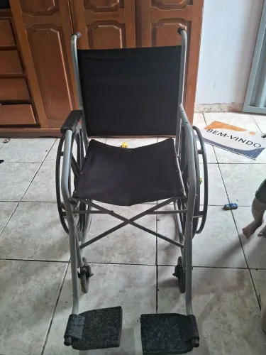 Troco cadeira de rodas por uma caixa Dgua de 500 usada 