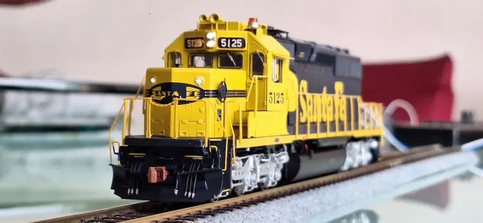 Locomotiva HO SD40-2 Scale Trains com DCC e Som de fábrica.