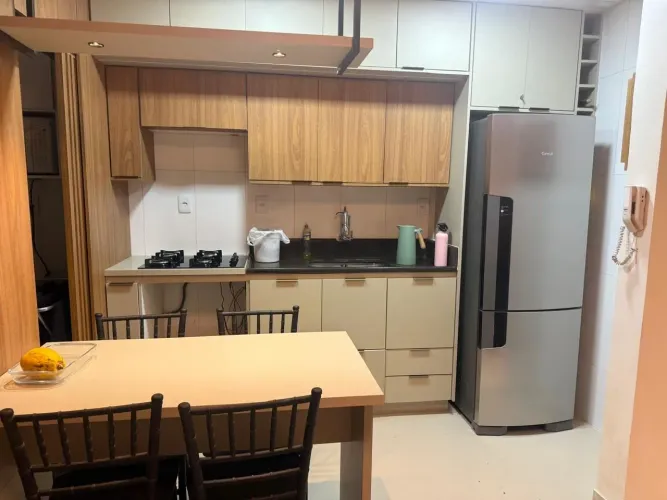 Alugo apto de 2 quartos, predio de frete para a melhor praia de Itapoa.(Beverly Hill)