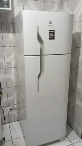 Geladeira eletrolux 260litros