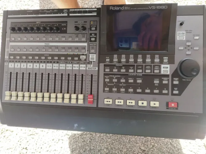 Mesa de gravação digital Roland 110V
