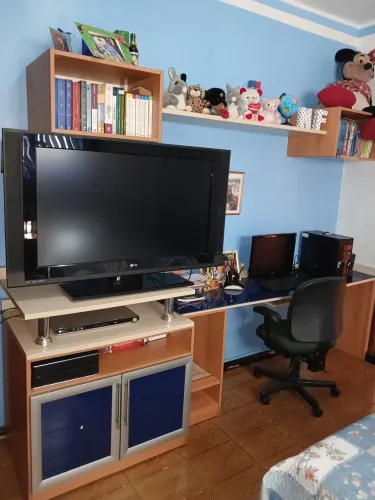 Rack para computador e tv(falar com marilda *)
