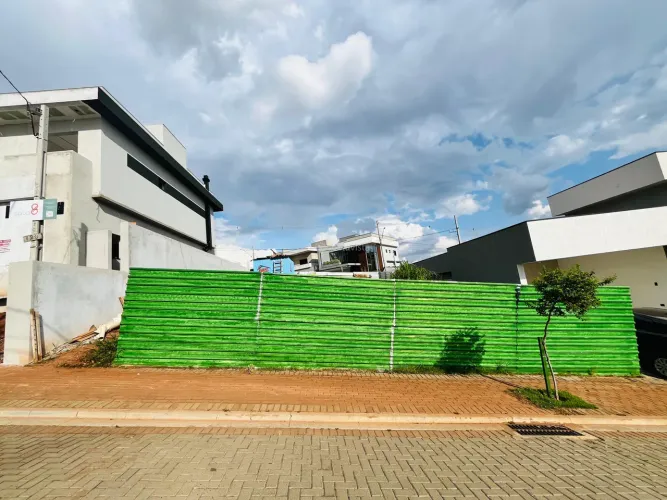 TERRENO À VENDA NO VIVERE PARC CONDOMÍNIO RESORT EM APUCARANA.