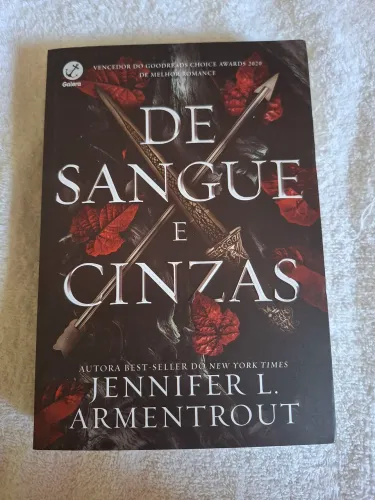Livro de Sangue e cinzas vol. 1 (usado)