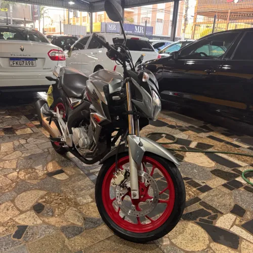 HONDA CB 250 TWISTER PRATA 2018