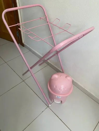 Lixeira e assento de banheira