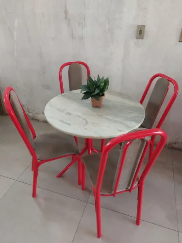Mesa e cadeiras 