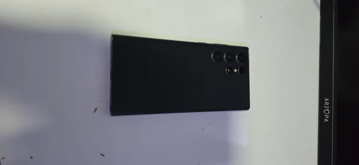 Samsung Galaxy S22 Ultra (+ carregador)