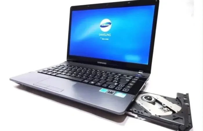 ?Vendo Notebook Samsung Série 3 (Modelo NP300E4C- AD5BR) - Com Upgrade de SSD