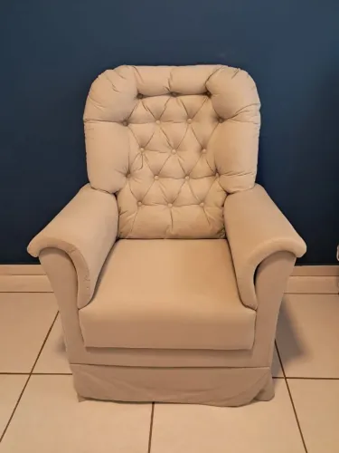 Poltrona de balanço para amamentação + puff