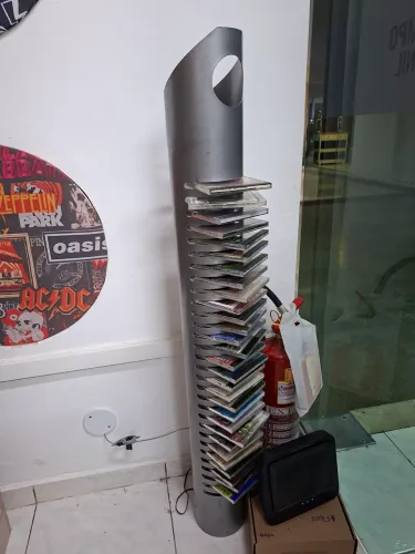 Vendo porta CD de metal