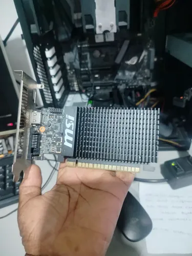 Placa de vídeo GT 710 2Gb